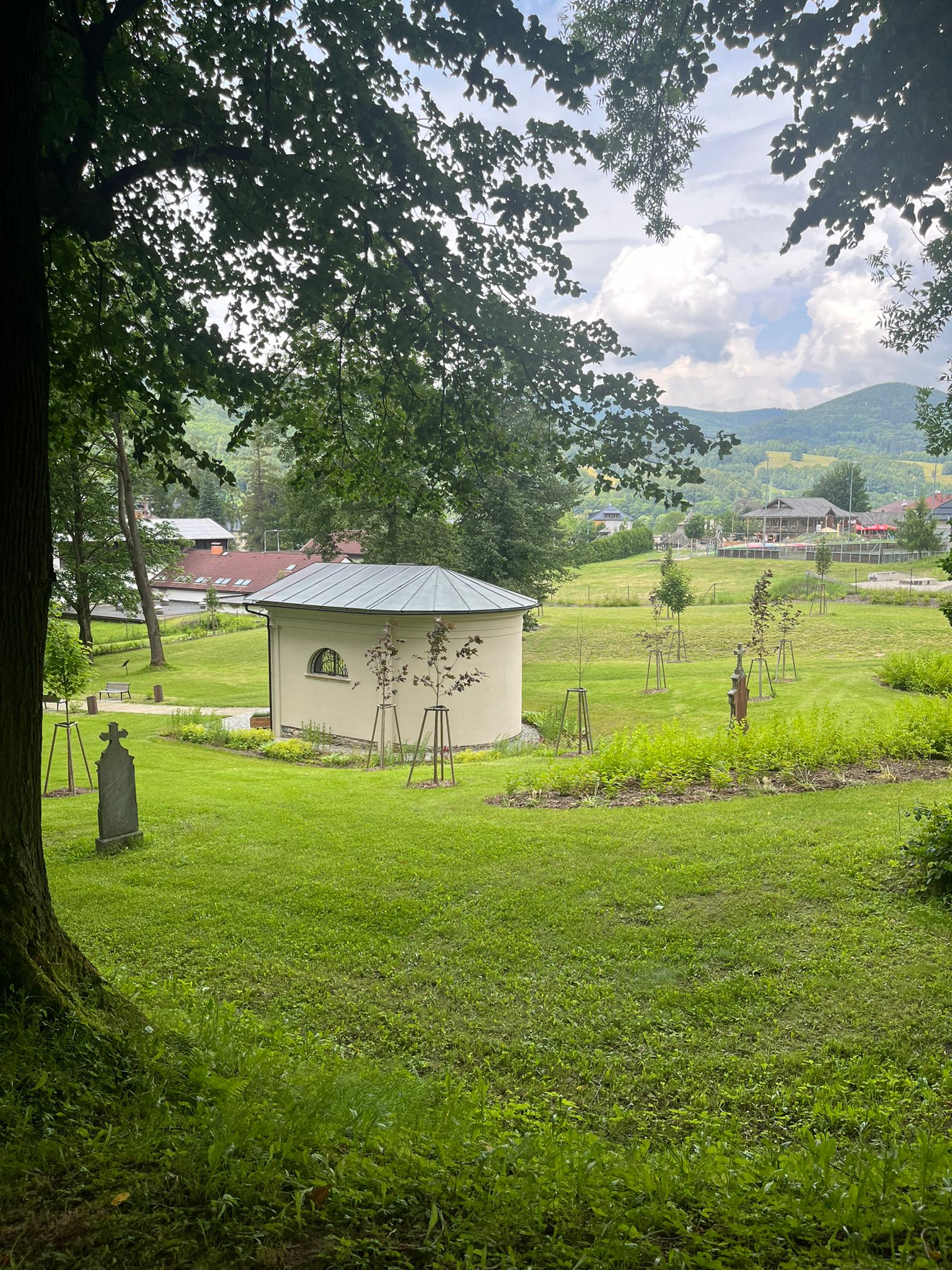 Úpravy na starém hřbitově, Loučná nad Desnou (2020)
